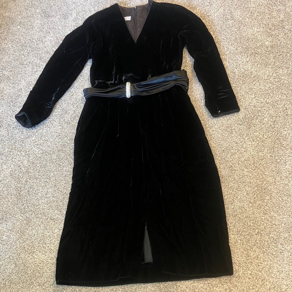 AJ Bari Vintage Black Velvet Midi Dress Rhinestone Satin Waist 12 Formal V-Neck
